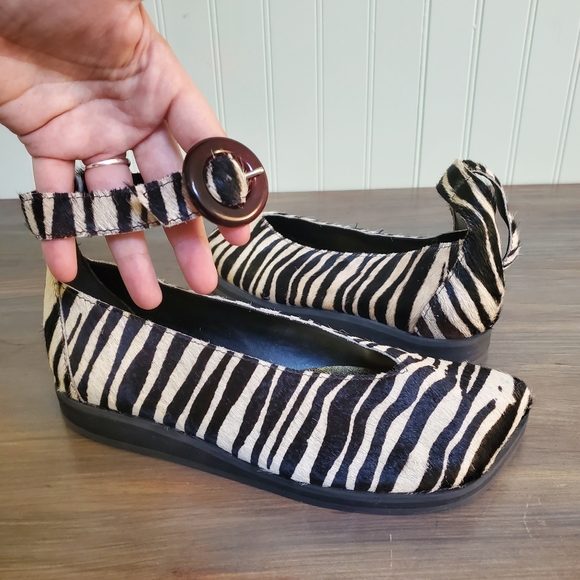 Zebra Flats Pony Hair Abstract Toe Ankle Strap Unique Art to Wear - Picture 12 of 13